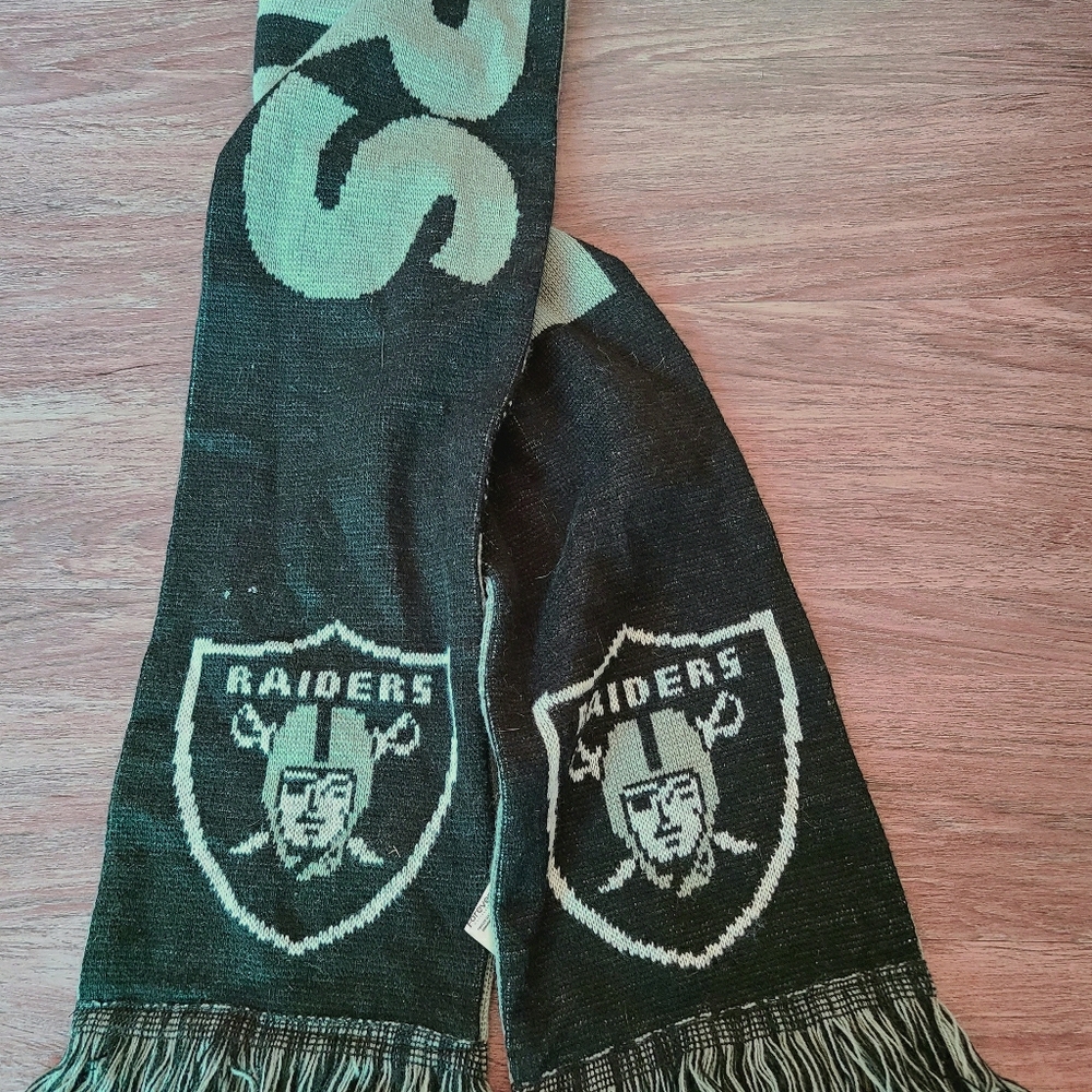 Raiders Scarf - Picture 2 of 3
